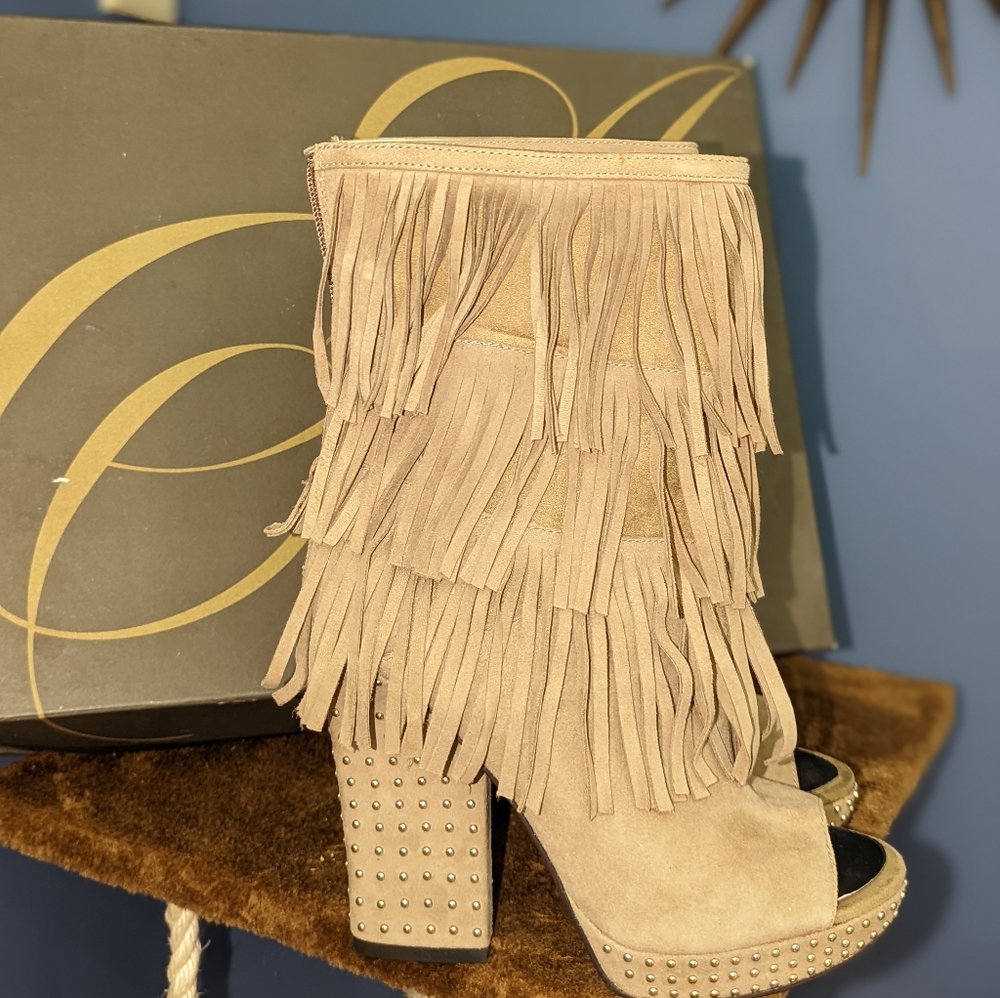Stunning suede fringe boots!!!!